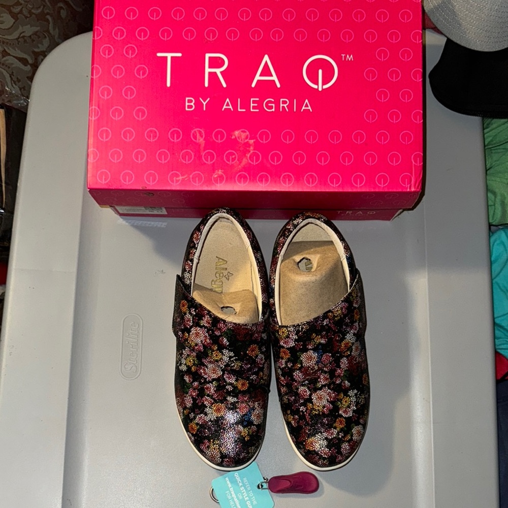 Alegria Shoes - Traq Black Floral